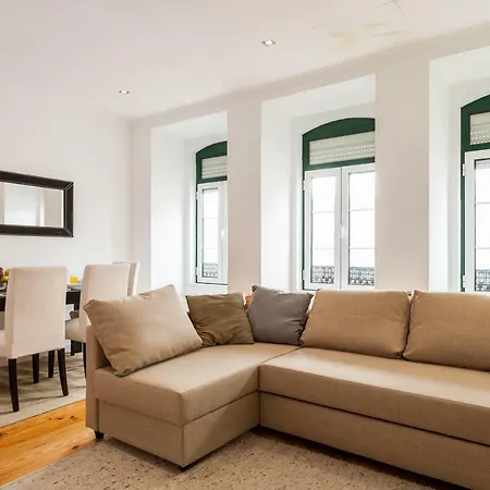 Altido Charming 1br Apt With Workspace In Sao Bento