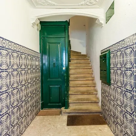 Altido Charming 1br Apt With Workspace In Sao Bento