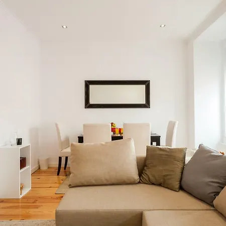 Altido Charming 1br Apt With Workspace In Sao Bento