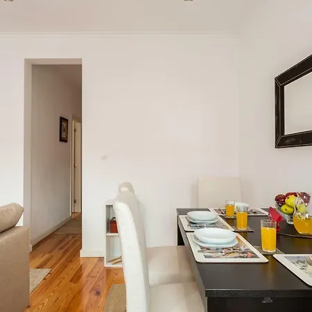Altido Charming 1br Apt With Workspace In Sao Bento