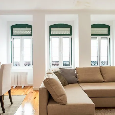 Altido Charming 1br Apt With Workspace In Sao Bento