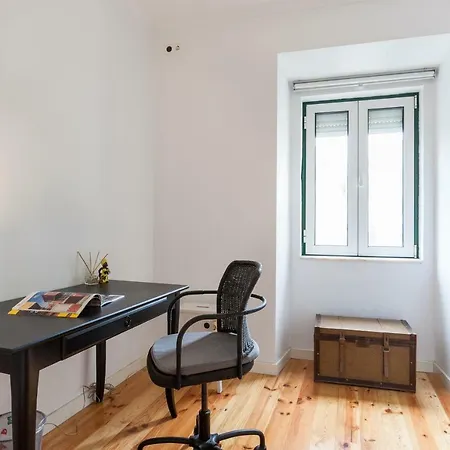 Altido Charming 1br Apt With Workspace In Sao Bento Lisbon